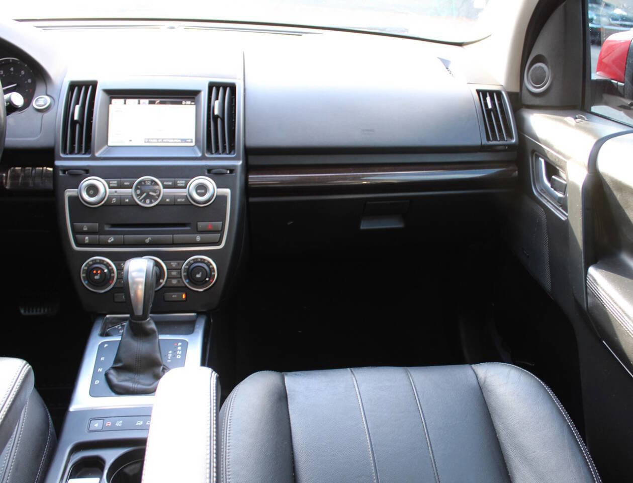 Used 2014 Land Rover LR2 HSE image 15
