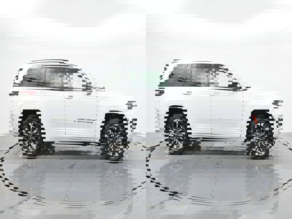Used 2023 Jeep Grand Cherokee Overland image 4