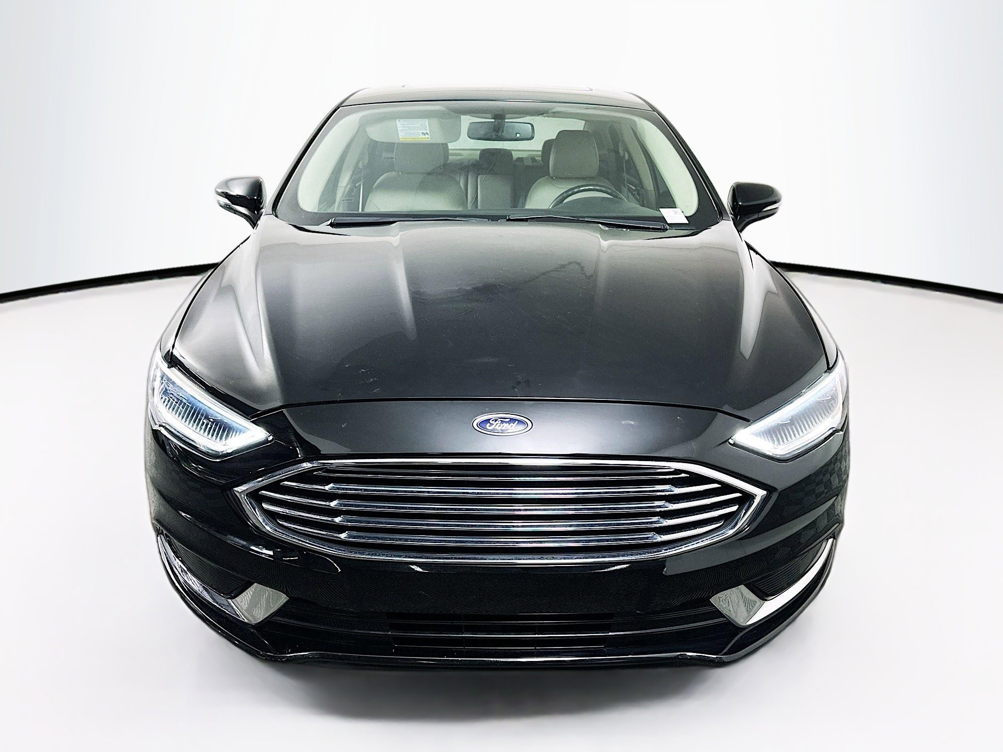 Used 2018 Ford Fusion SE w/ Fusion SE Technology Package FWD image 2