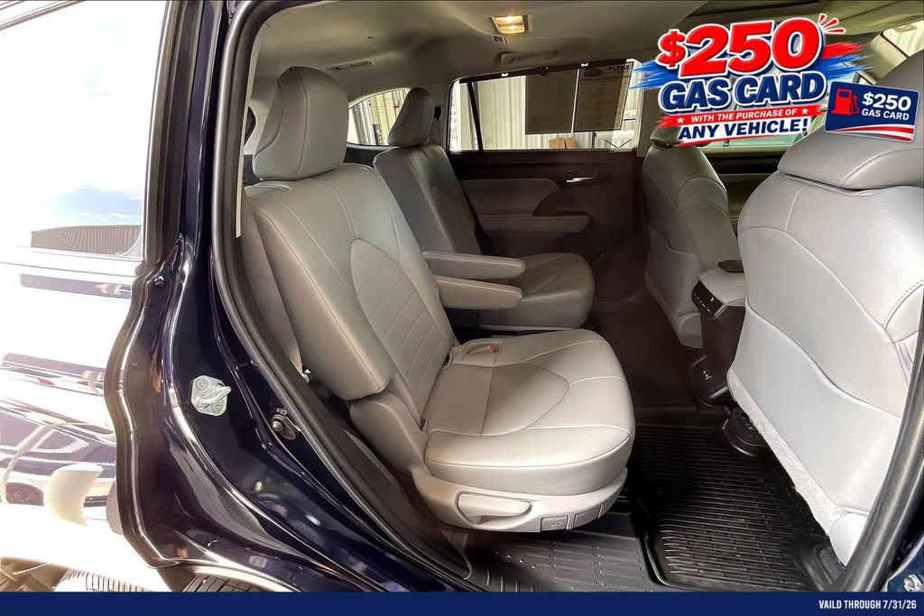 Used 2023 Toyota Highlander XLE AWD/4WD image 27