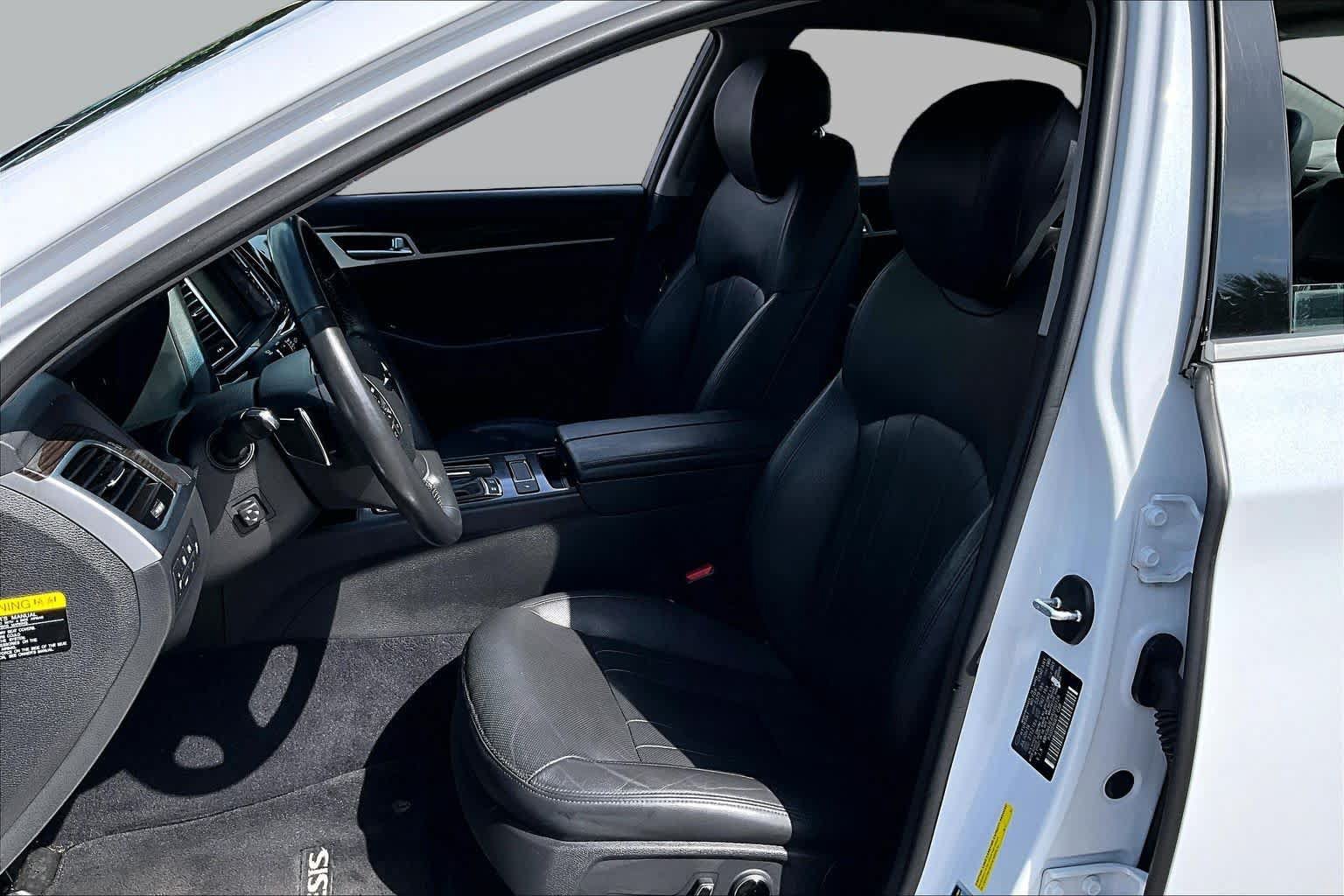 Used 2017 Genesis G80 3.8 RWD image 8