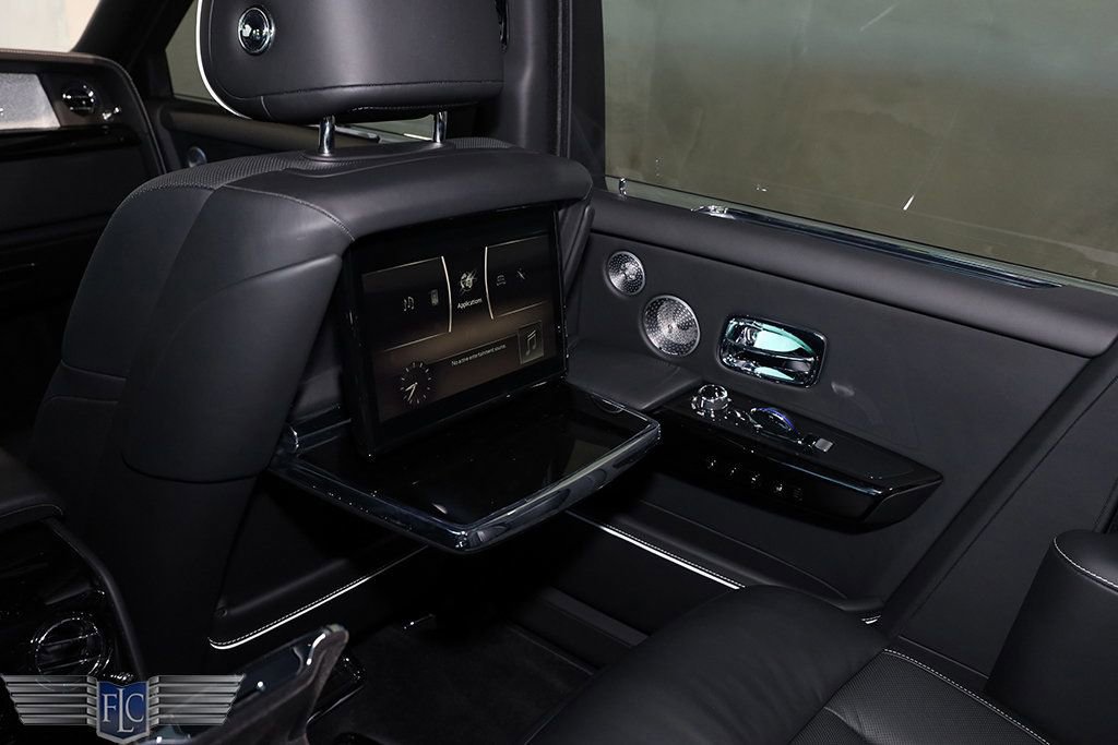 Used 2022 Rolls-Royce Phantom Sedan image 24