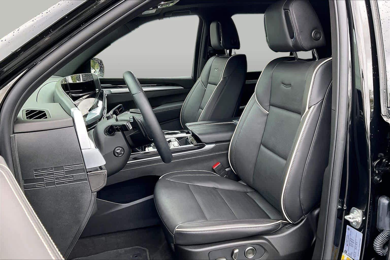 Used 2025 Cadillac Escalade Sport AWD/4WD image 7