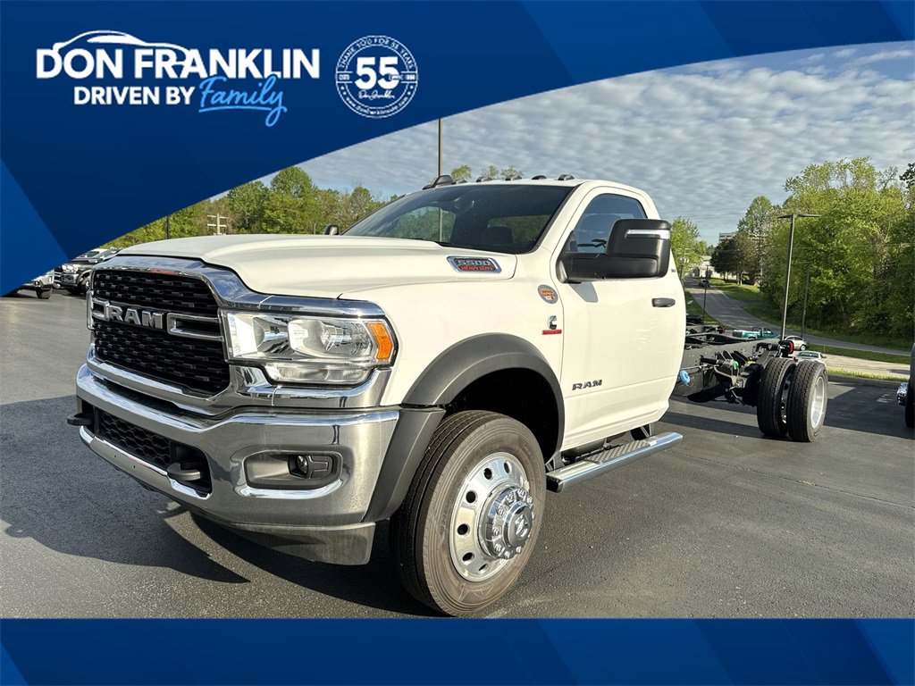 New 2024 RAM 5500 SLT w/ Quick Order Package 2YG SLT