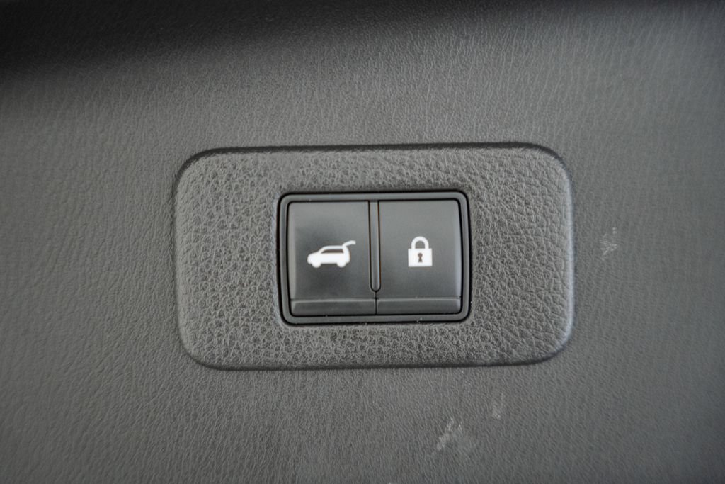 Used 2021 Nissan Armada SL w/ Captain's Chairs Package AWD/4WD image 7