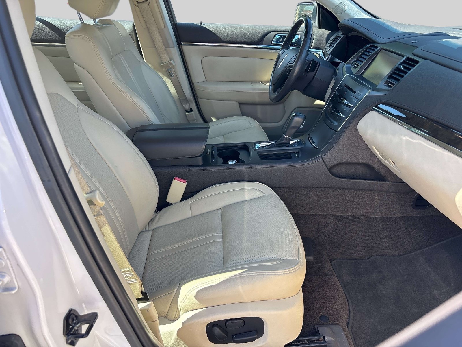 Used 2013 Lincoln MKS AWD image 15