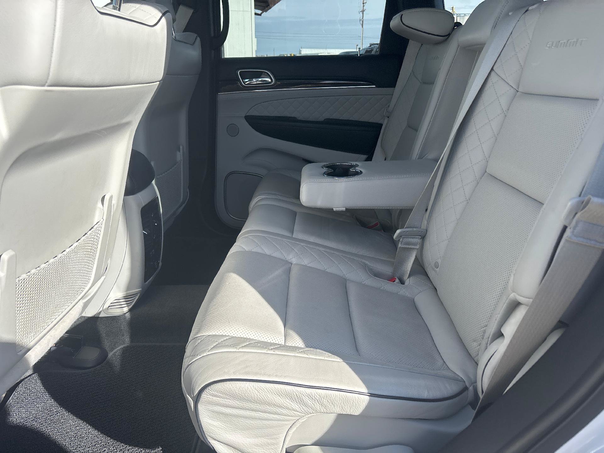 Used 2017 Jeep Grand Cherokee Summit AWD/4WD image 33