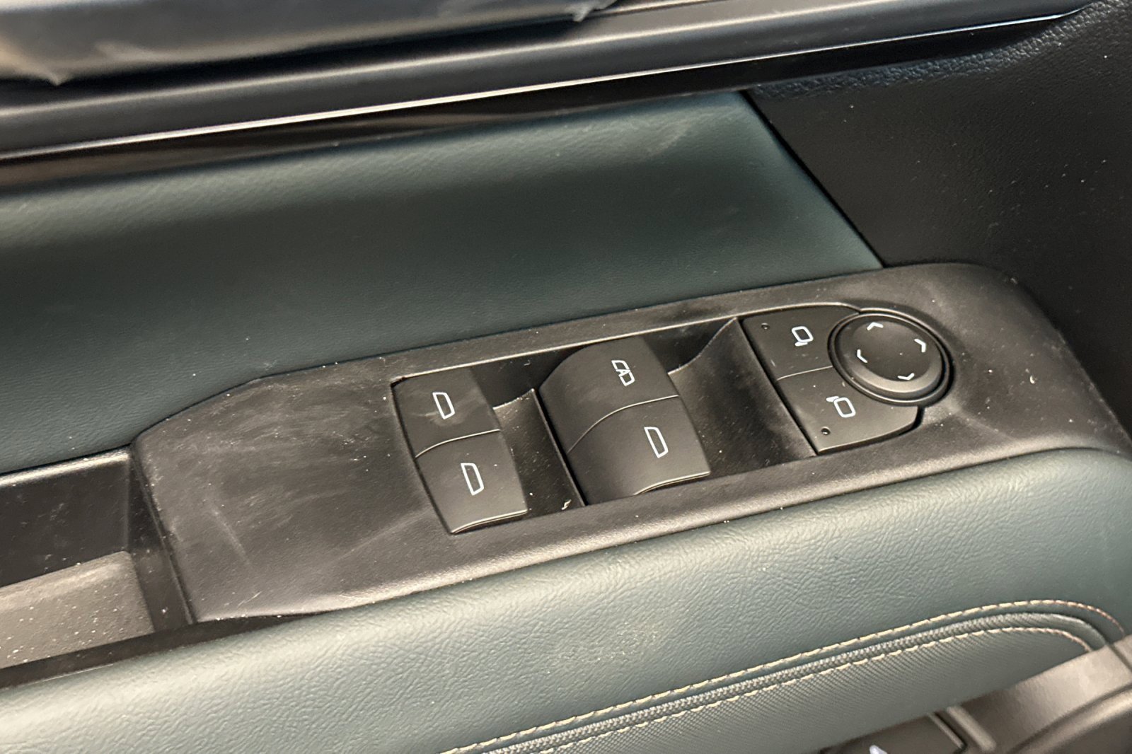 New 2026 GMC Terrain AT4 w/ Convenience Package III image 11