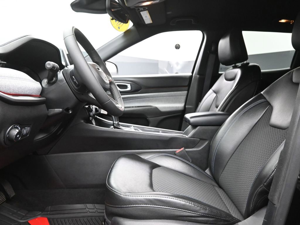 Used 2023 Jeep Compass Latitude image 13