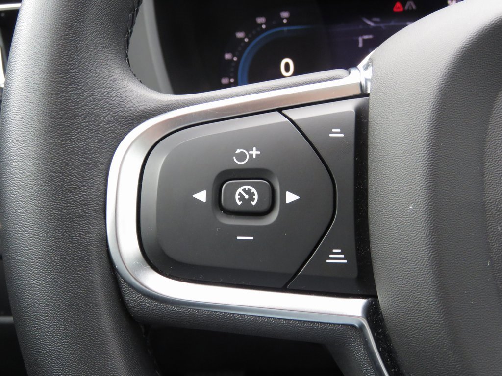 Used 2023 Volvo XC60 B5 Core w/ Climate Package image 23