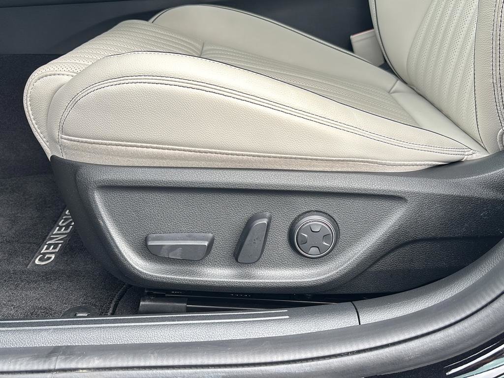 Certified 2025 Genesis G70 2.5T w/ Sport Prestige Package image 20