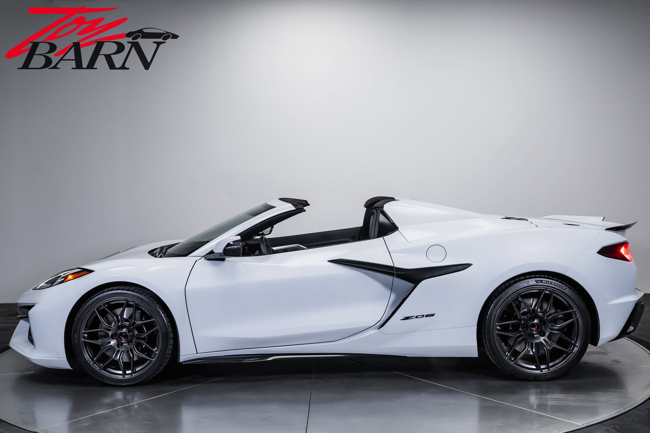 Used 2024 Chevrolet Corvette Z06 RWD image 2