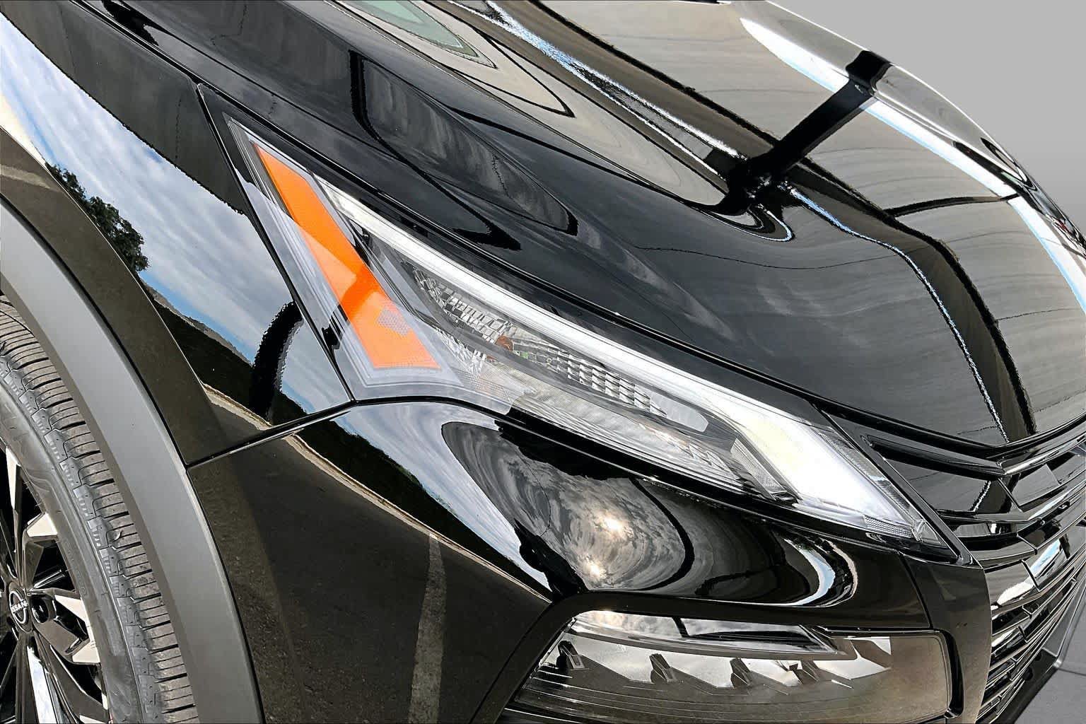 New 2027 Nissan Rogue Dark Armor FWD image 18