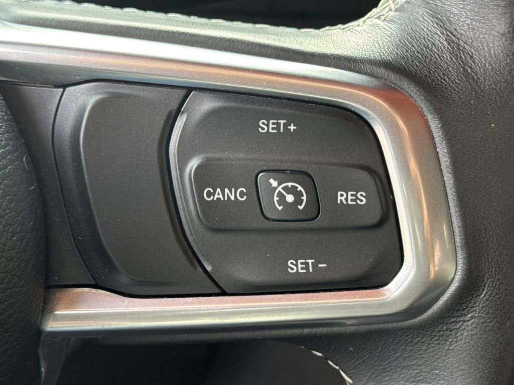 Used 2019 Jeep Wrangler Unlimited Sahara image 25