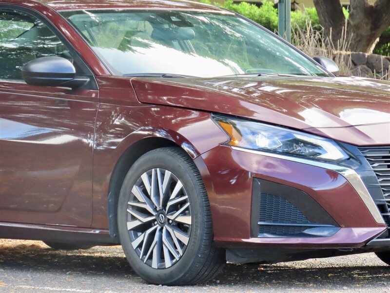 Used 2024 Nissan Altima 2.5 SV FWD image 4