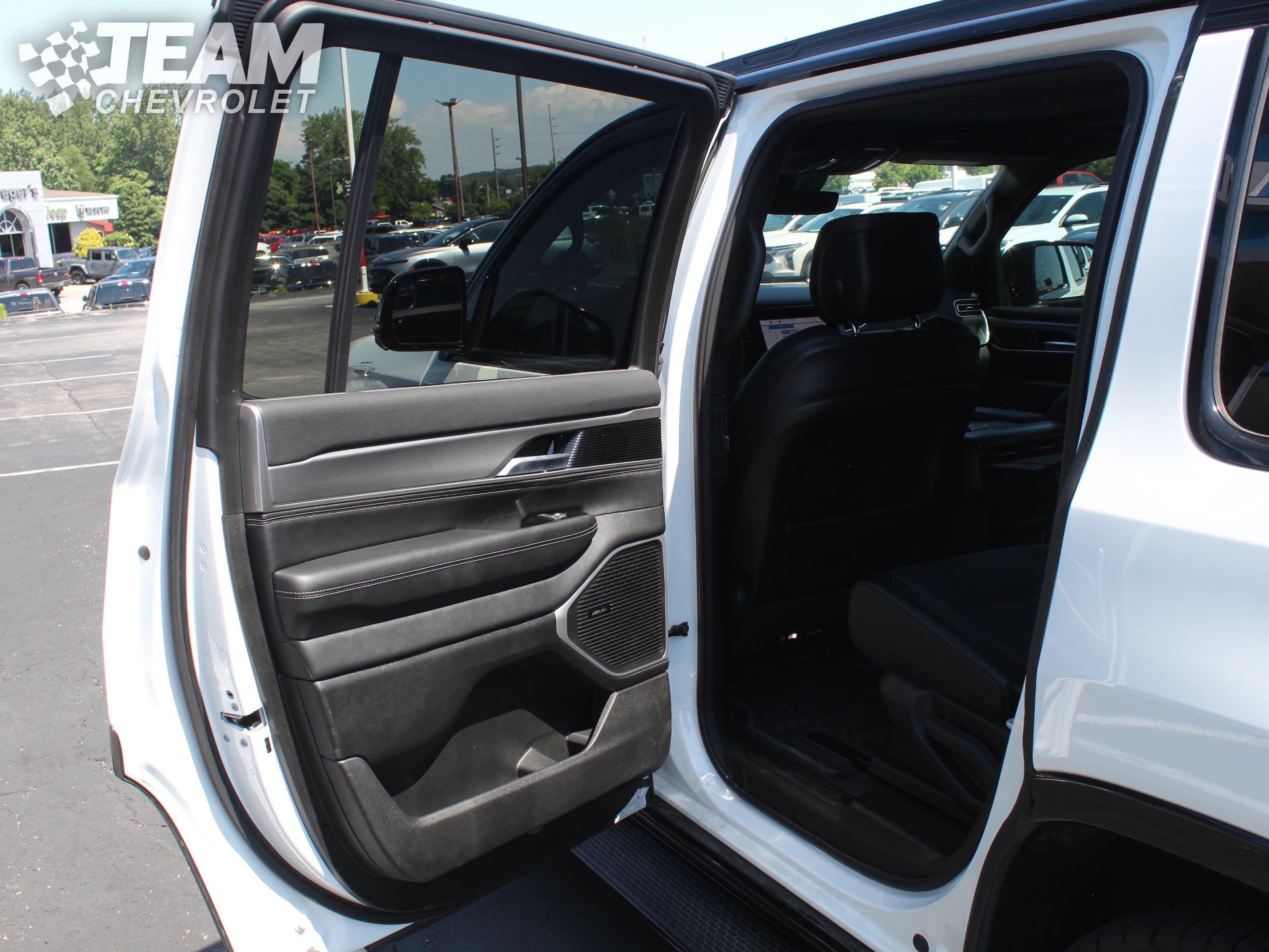 Used 2025 Jeep Wagoneer Series II AWD/4WD image 19