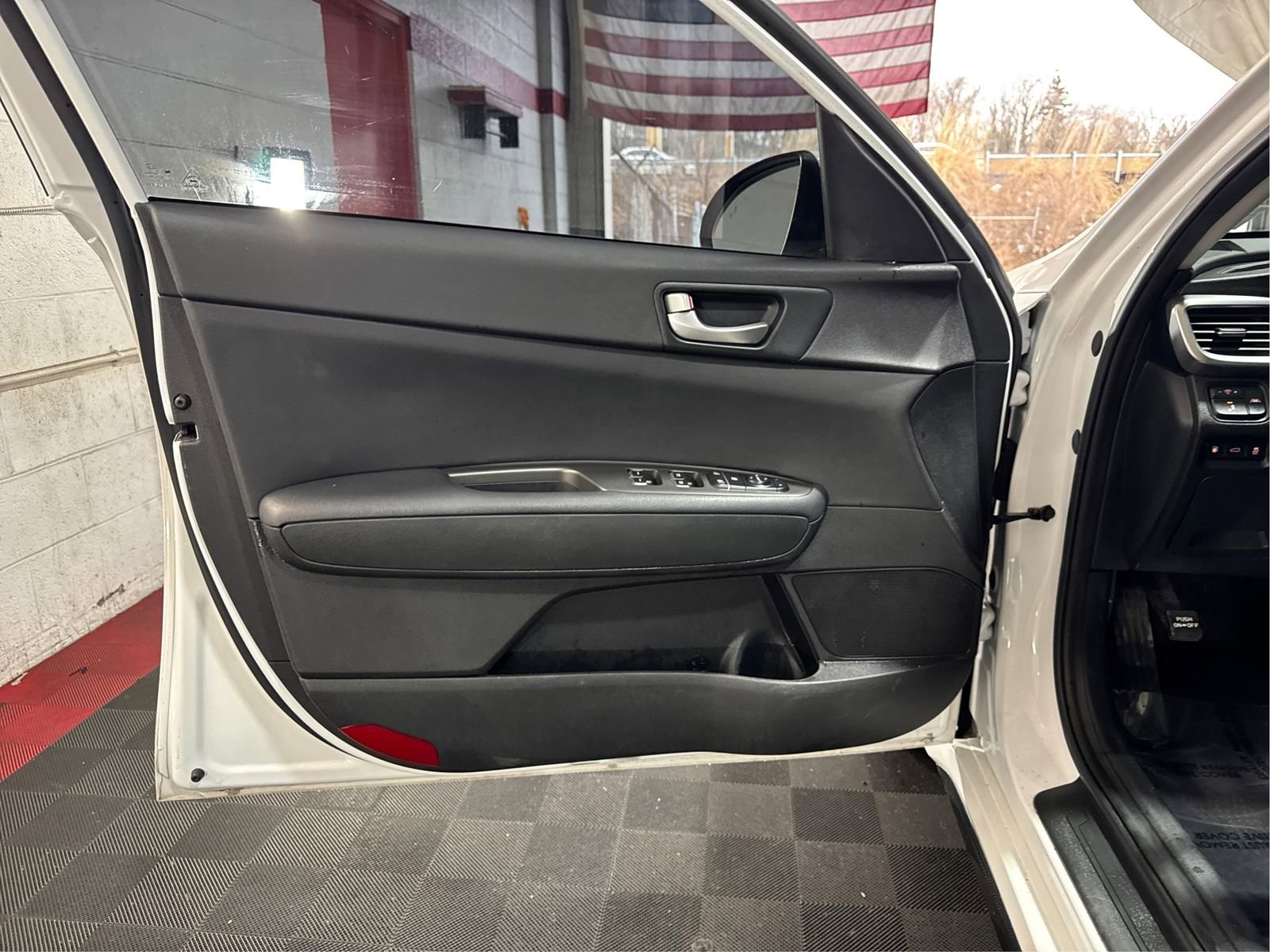 Used 2020 Kia Optima S w/ S Panoramic Sunroof Package image 17