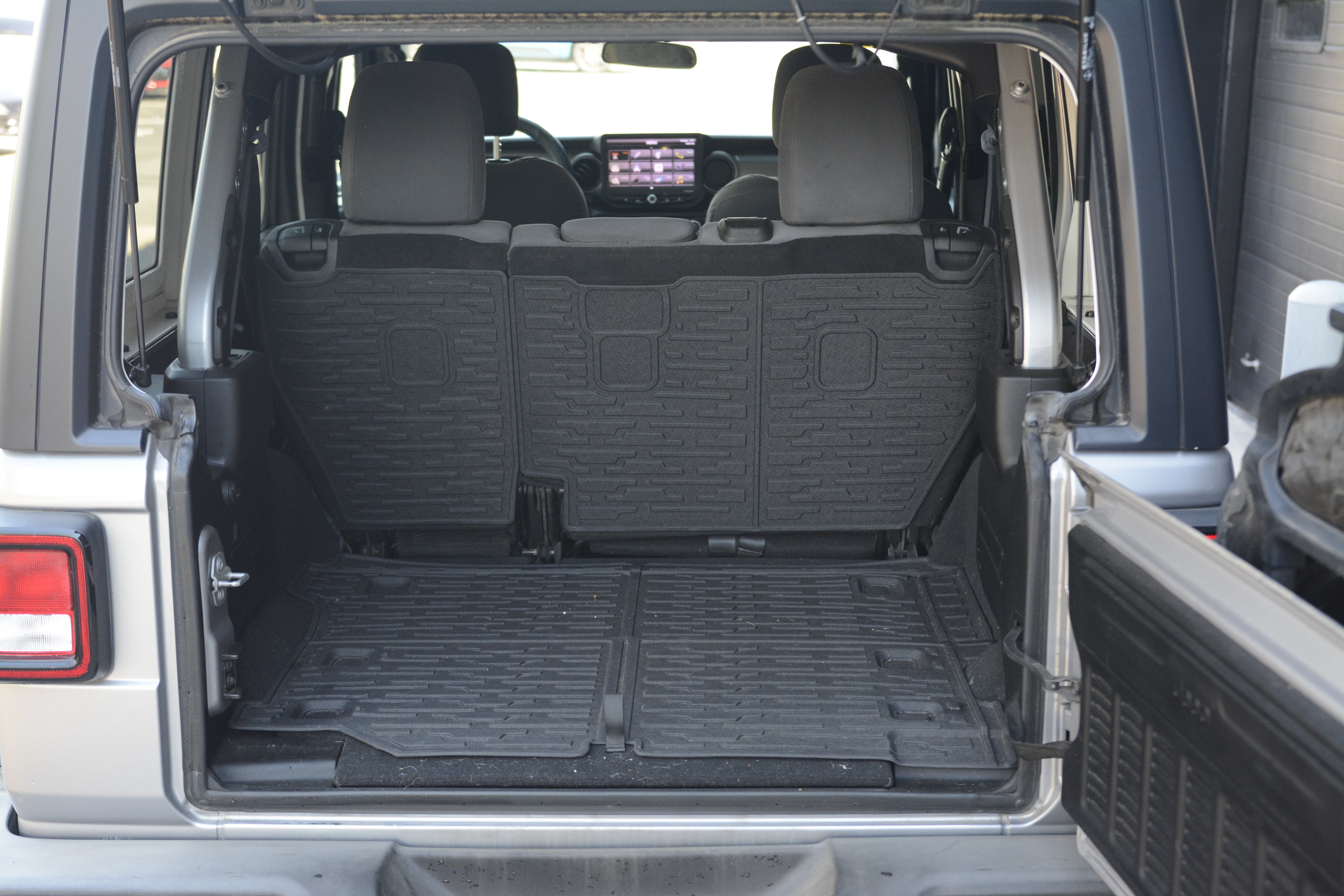 Used 2018 Jeep Wrangler Unlimited Sport AWD/4WD image 32
