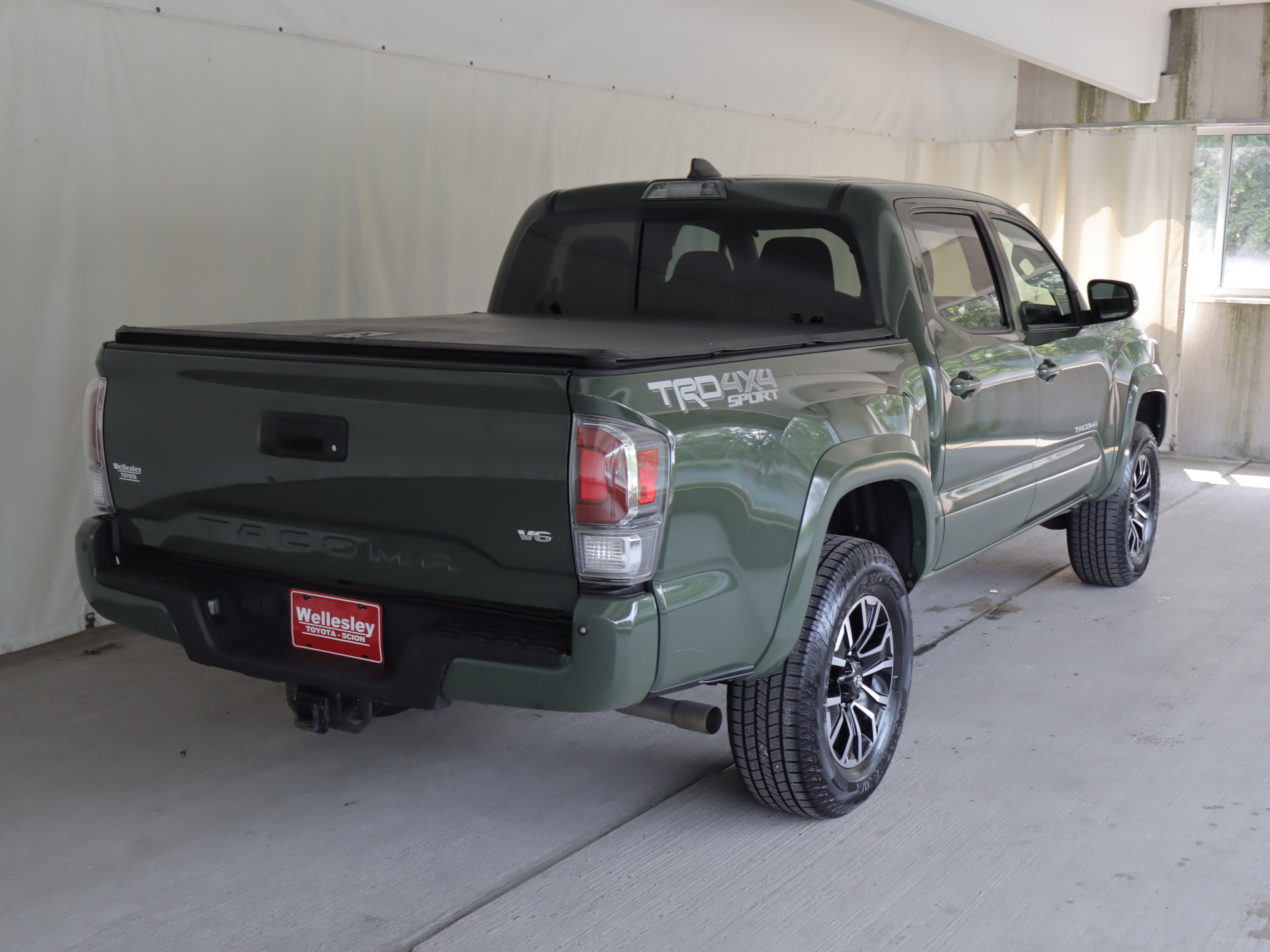 Used 2021 Toyota Tacoma TRD Sport w/ Technology Package AWD/4WD image 6