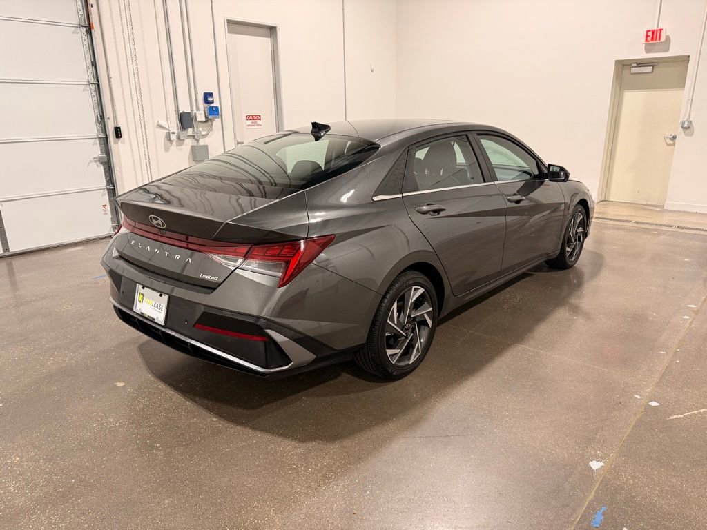 Used 2024 Hyundai Elantra Limited image 5