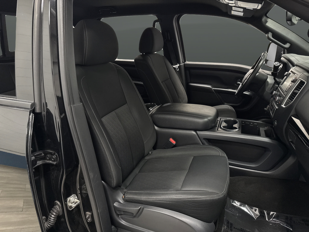 Used 2018 Nissan Titan SV w/ SV Convenience Package AWD/4WD image 30