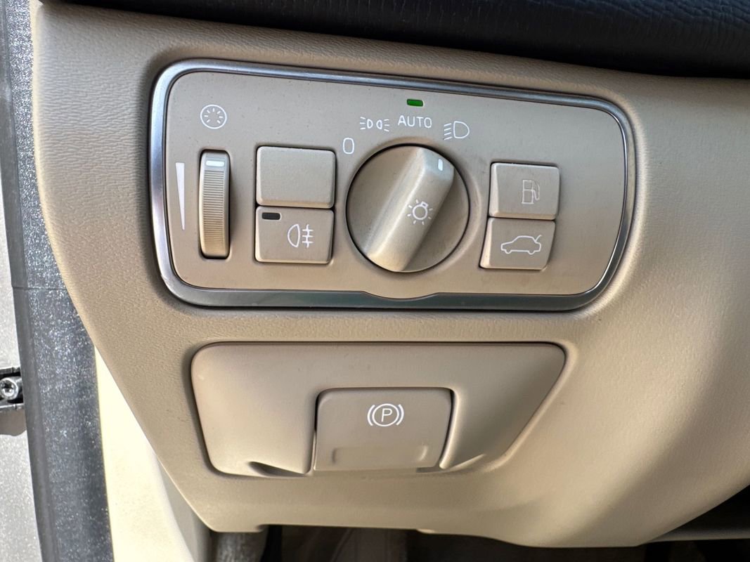 Used 2015 Volvo XC60 T6 w/ Proximity Package image 35