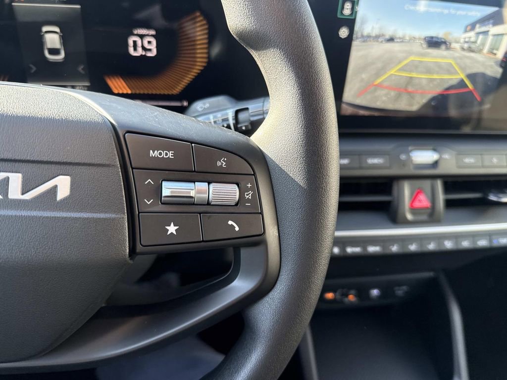New 2025 Kia K4 LXS image 12