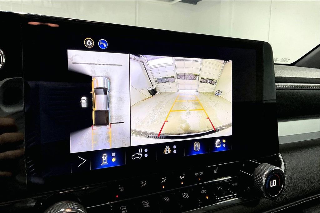 Used 2025 Chevrolet Colorado LT w/ LT Convenience Package image 29