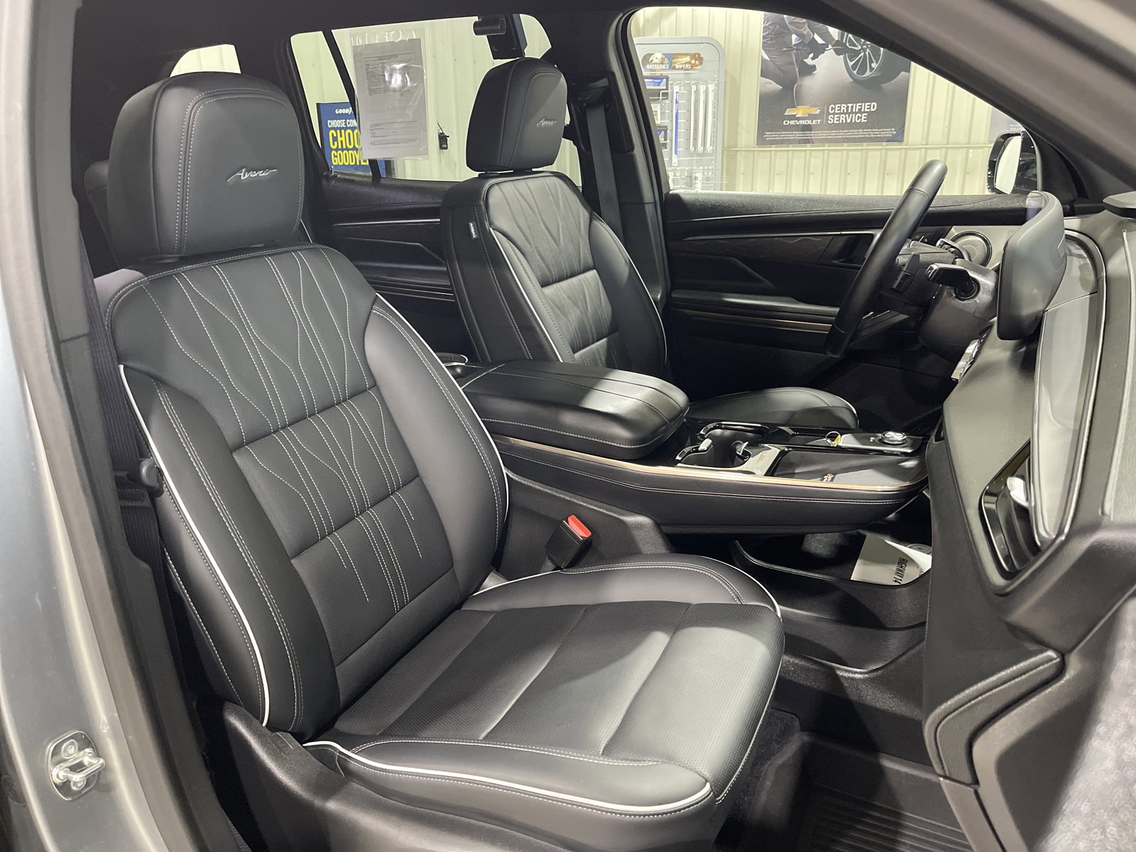 Used 2025 Buick Enclave Avenir w/ Trailering Package, 5000 lbs. AWD/4WD image 19