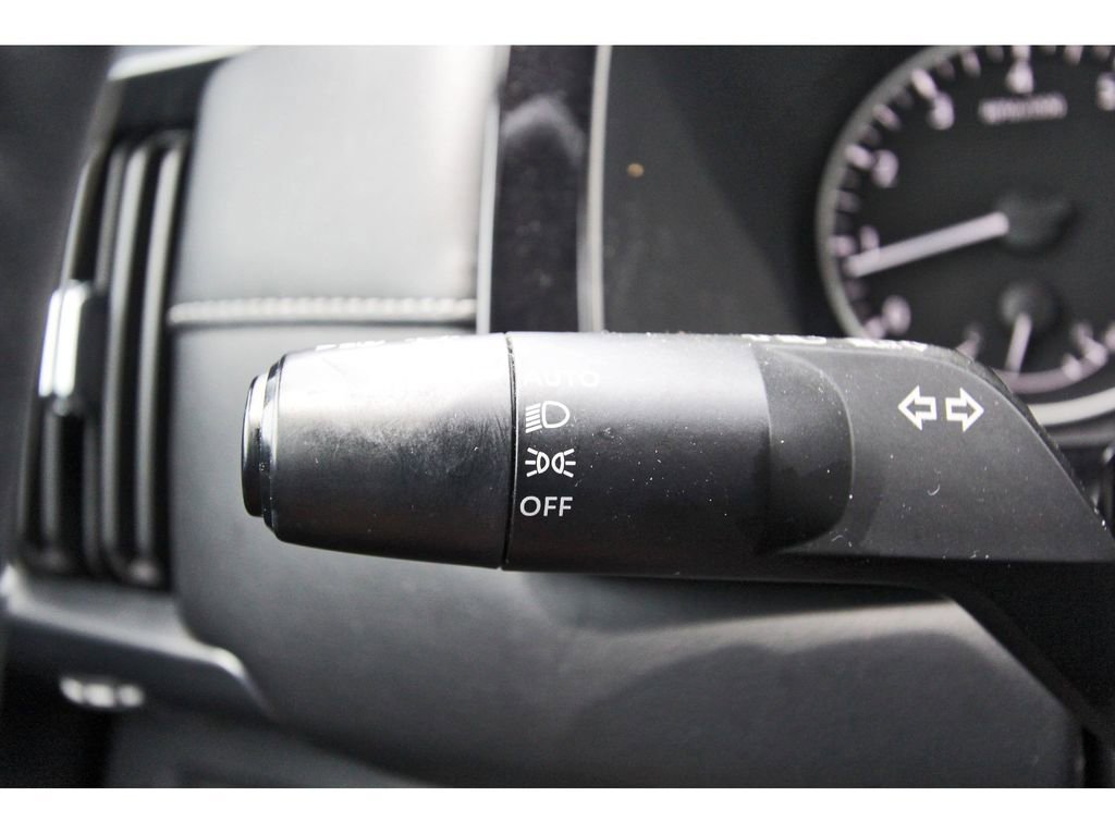 Used 2023 Nissan Pathfinder SL FWD image 13