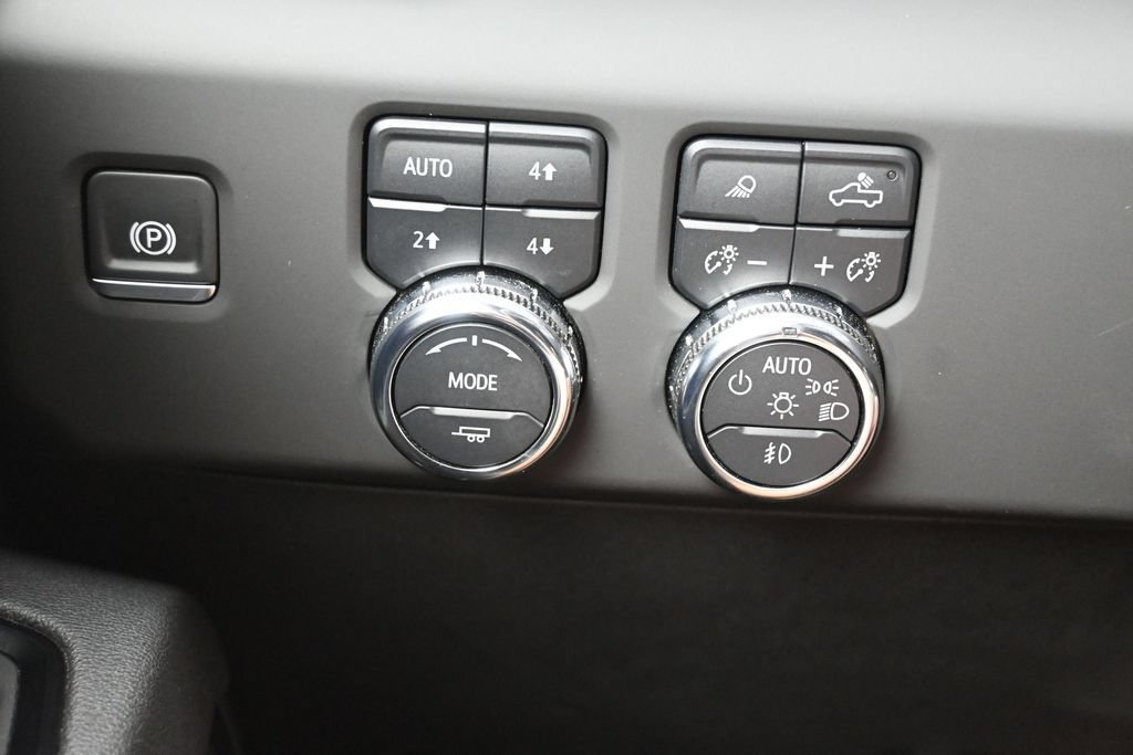 Used 2025 GMC Sierra 2500 AT4 AWD/4WD image 16