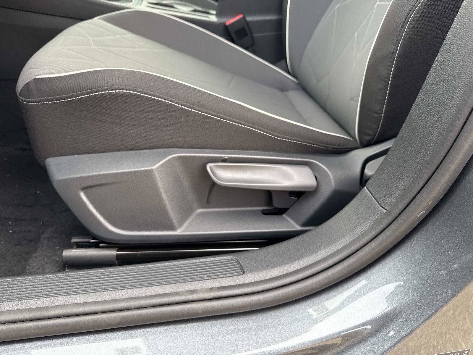 Used 2025 Volkswagen Jetta Sport image 19