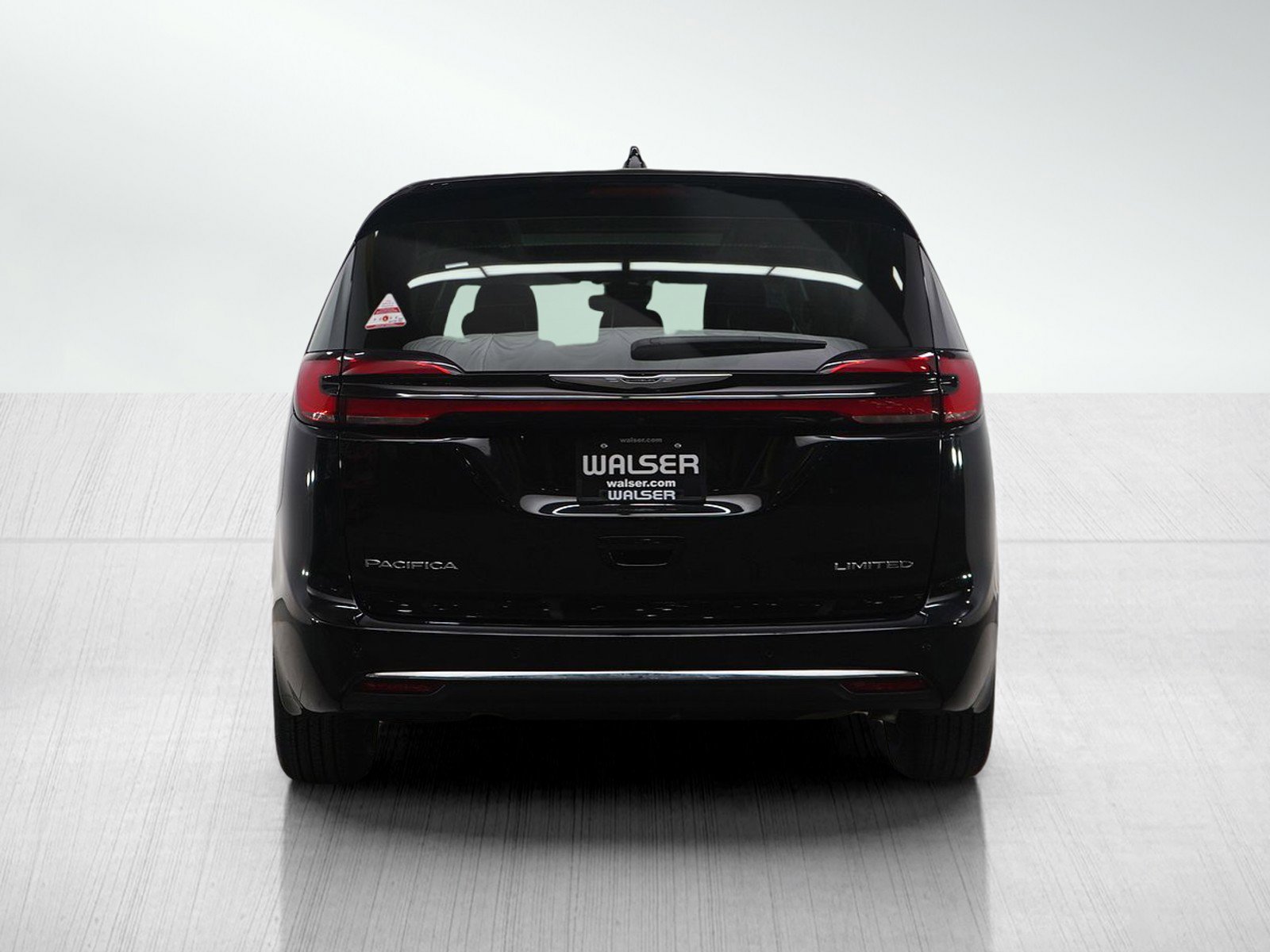 Used 2024 Chrysler Pacifica Limited image 5