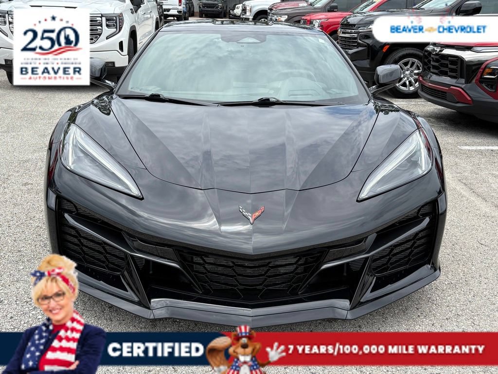 Used 2025 Chevrolet Corvette Z06 RWD image 3