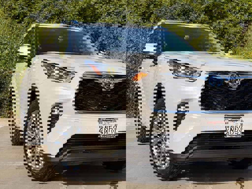 Used 2022 Toyota Highlander Limited image 5