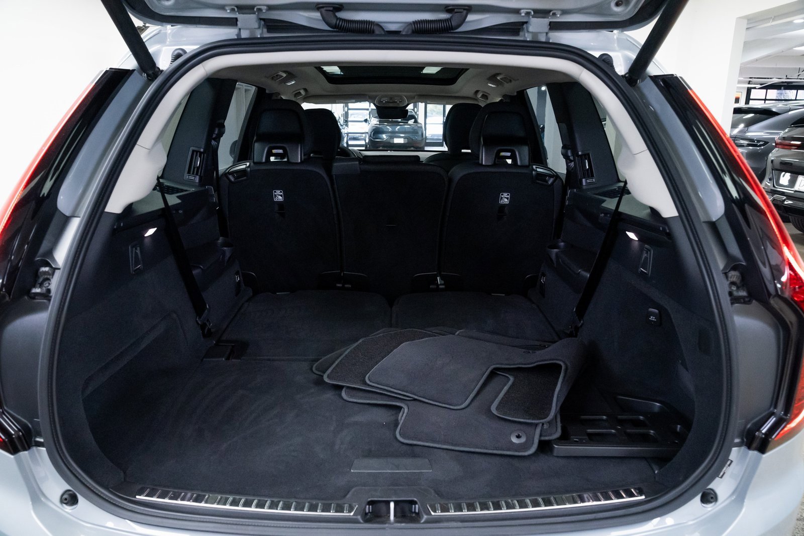 Used 2025 Volvo XC90 B6 Plus image 8