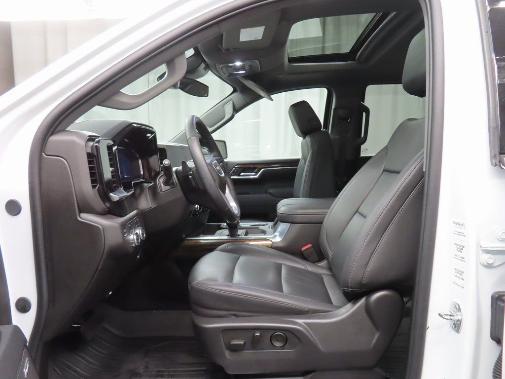 Used 2025 GMC Sierra 1500 Elevation w/ Elevation Premium Package AWD/4WD image 12