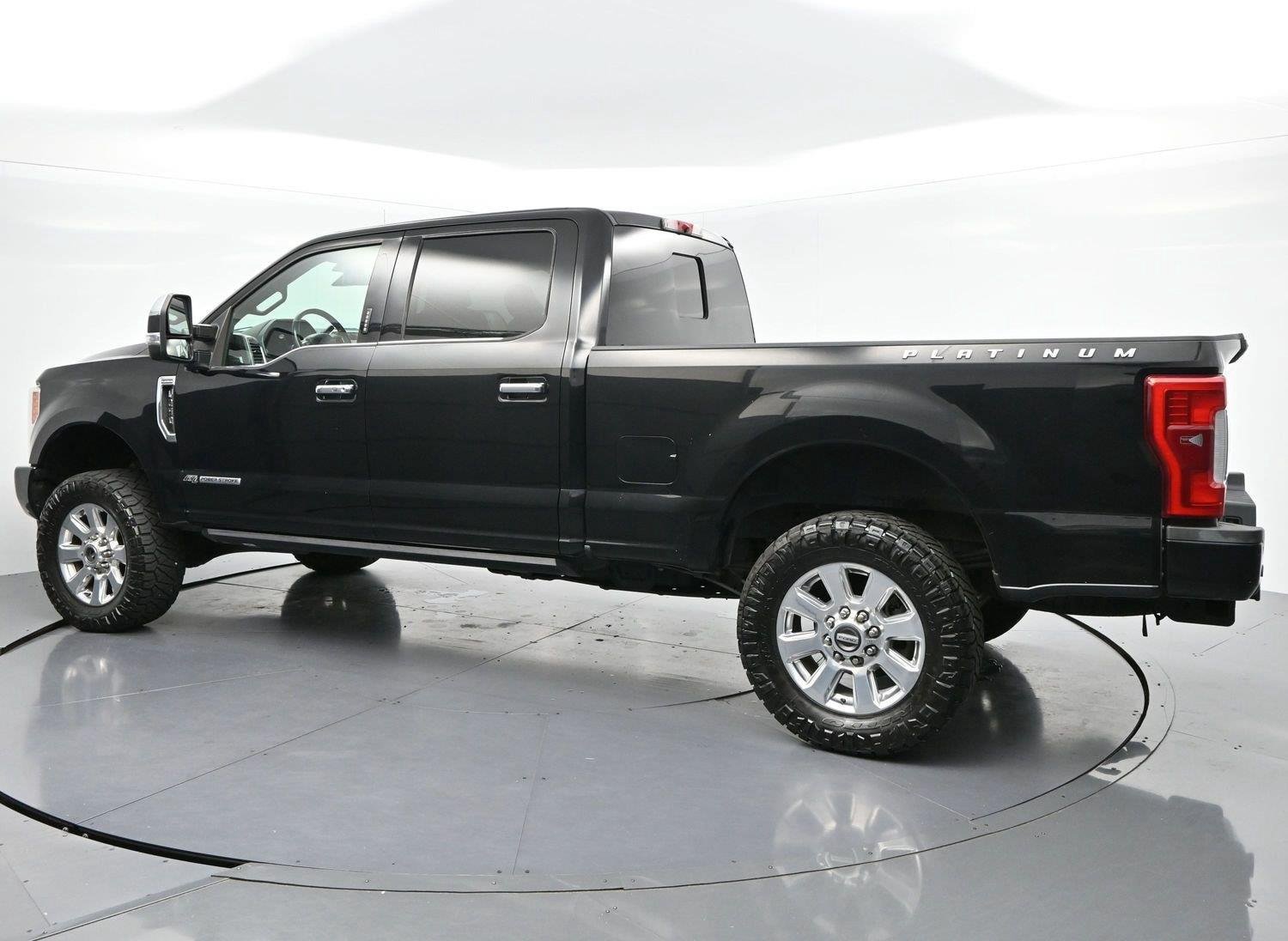 Used 2017 Ford F250 Platinum w/ Platinum Ultimate Package AWD/4WD image 5