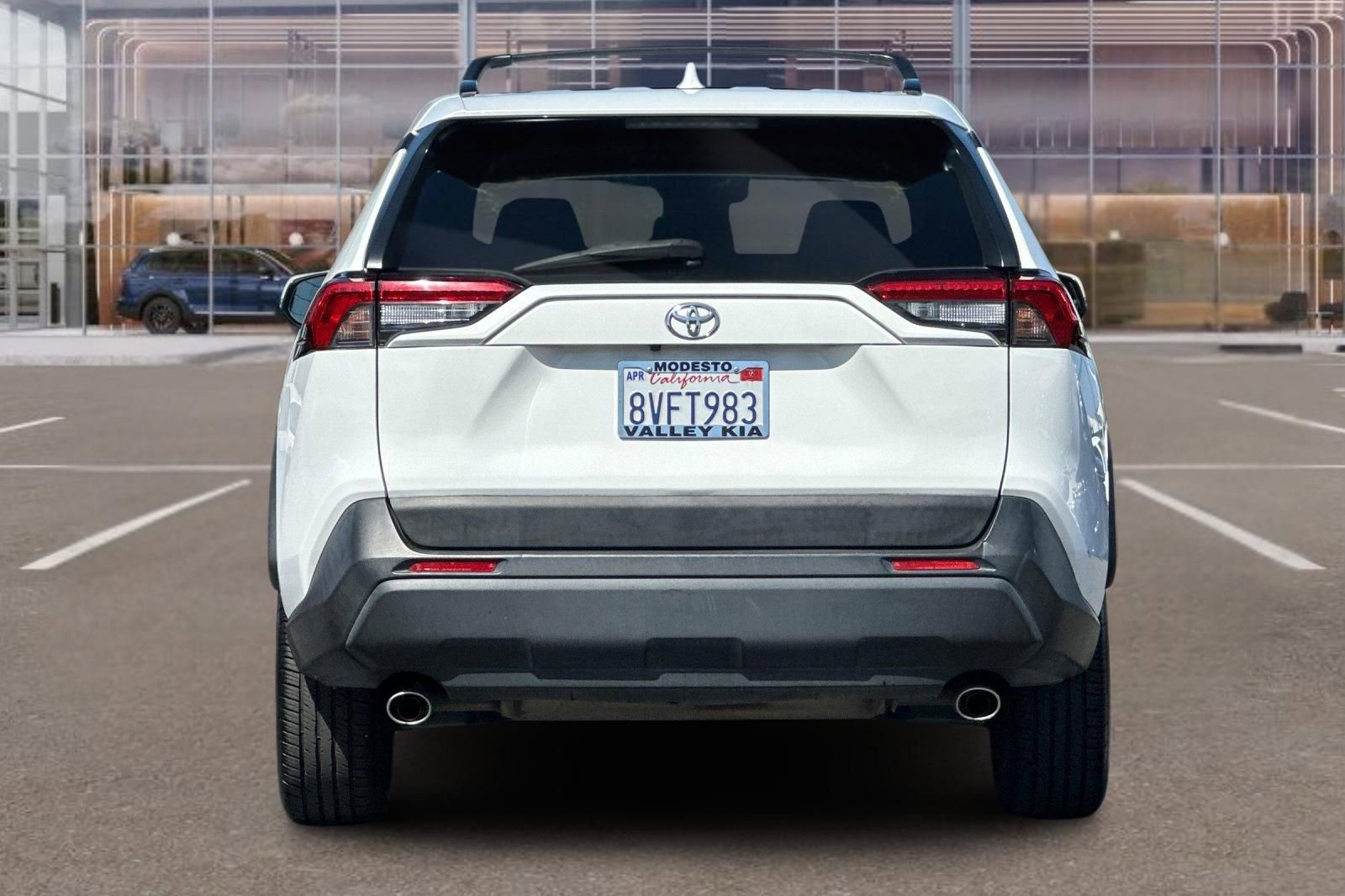 Used 2019 Toyota RAV4 XLE Premium w/ Cold Weather Package AWD/4WD image 5