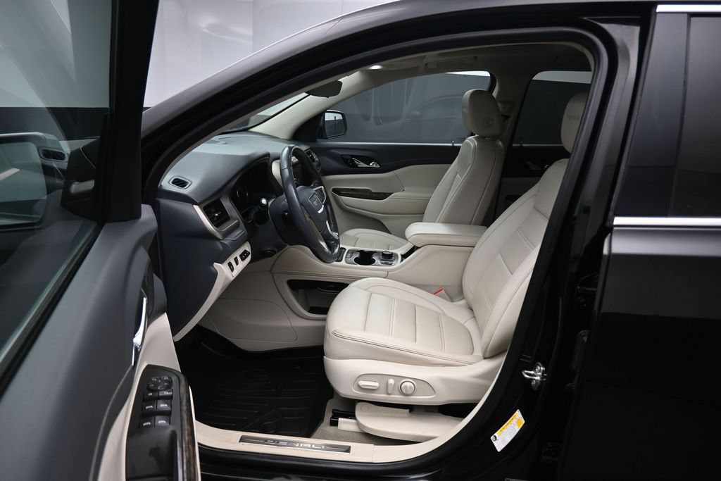 Used 2021 GMC Acadia Denali w/ Denali Ultimate Package AWD/4WD image 13