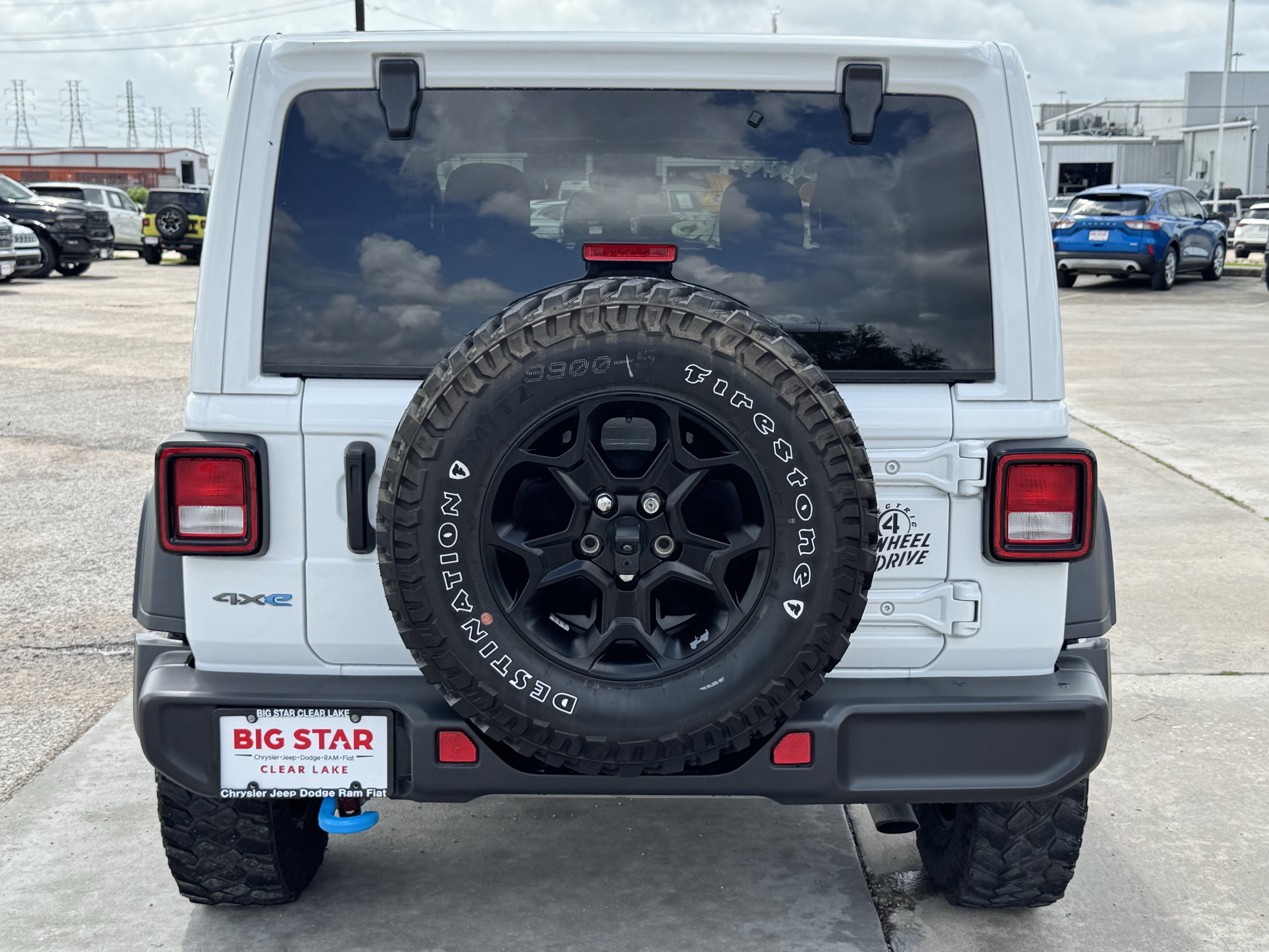 Used 2023 Jeep Wrangler Unlimited w/ Sun & Screen Package image 9