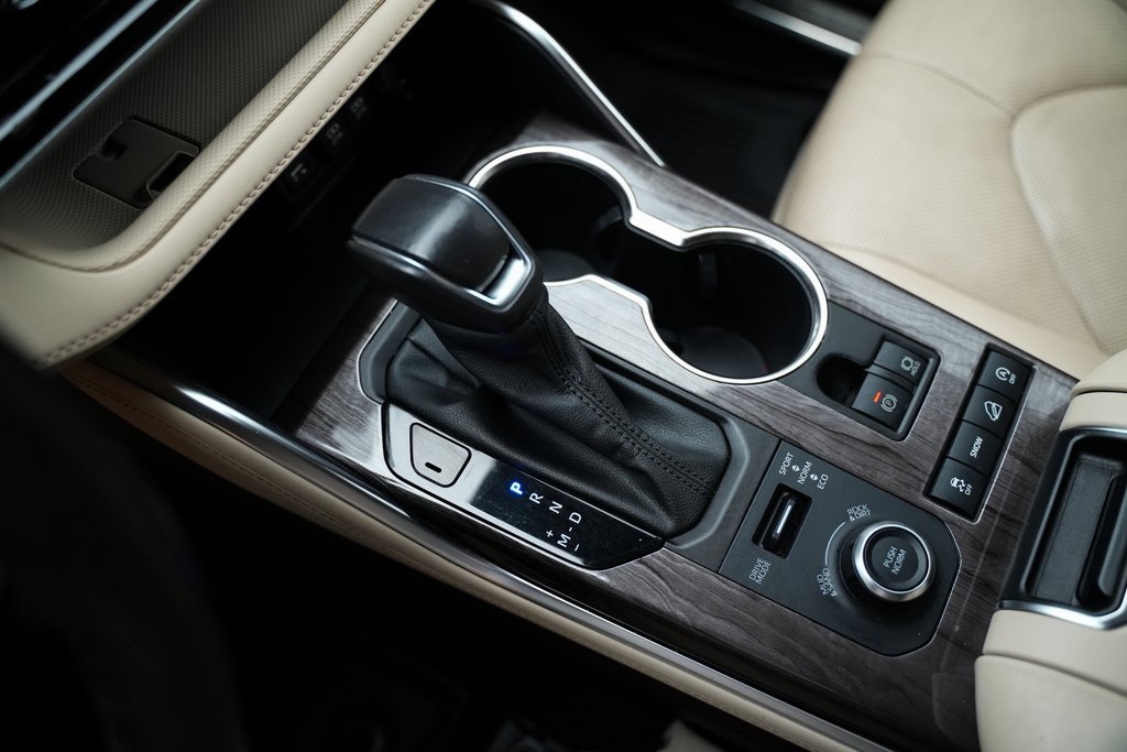 Used 2021 Toyota Highlander Platinum image 26