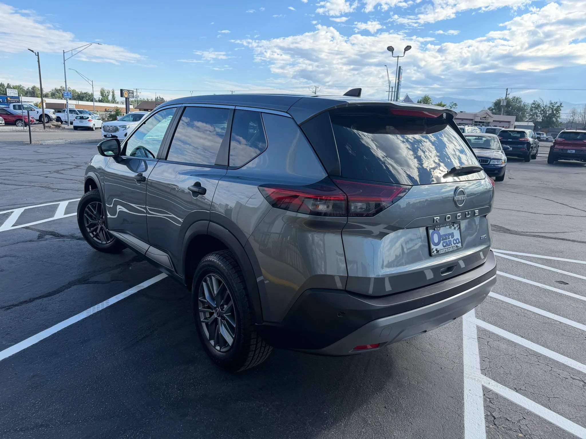 Used 2023 Nissan Rogue S AWD/4WD image 5