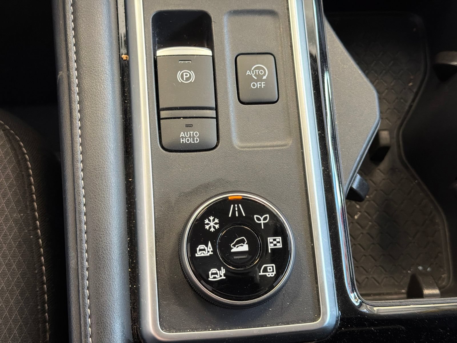 Used 2025 Nissan Pathfinder SV AWD/4WD image 25