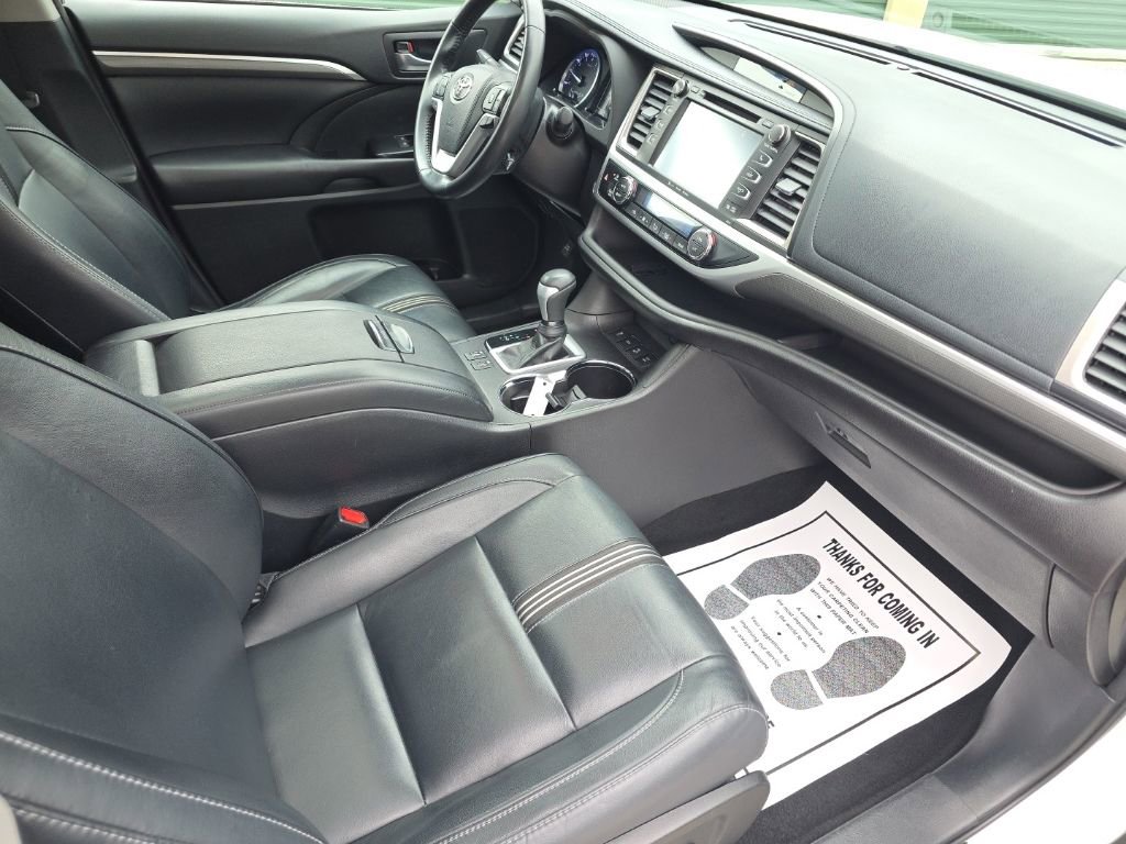 Certified 2018 Toyota Highlander SE image 18