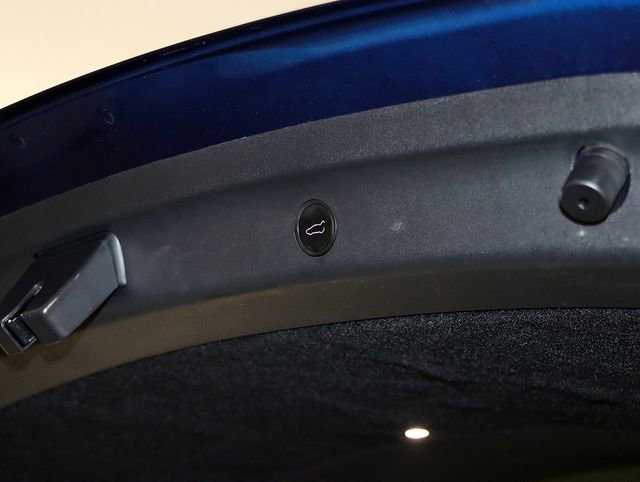 Used 2024 Tesla Model Y Performance image 27