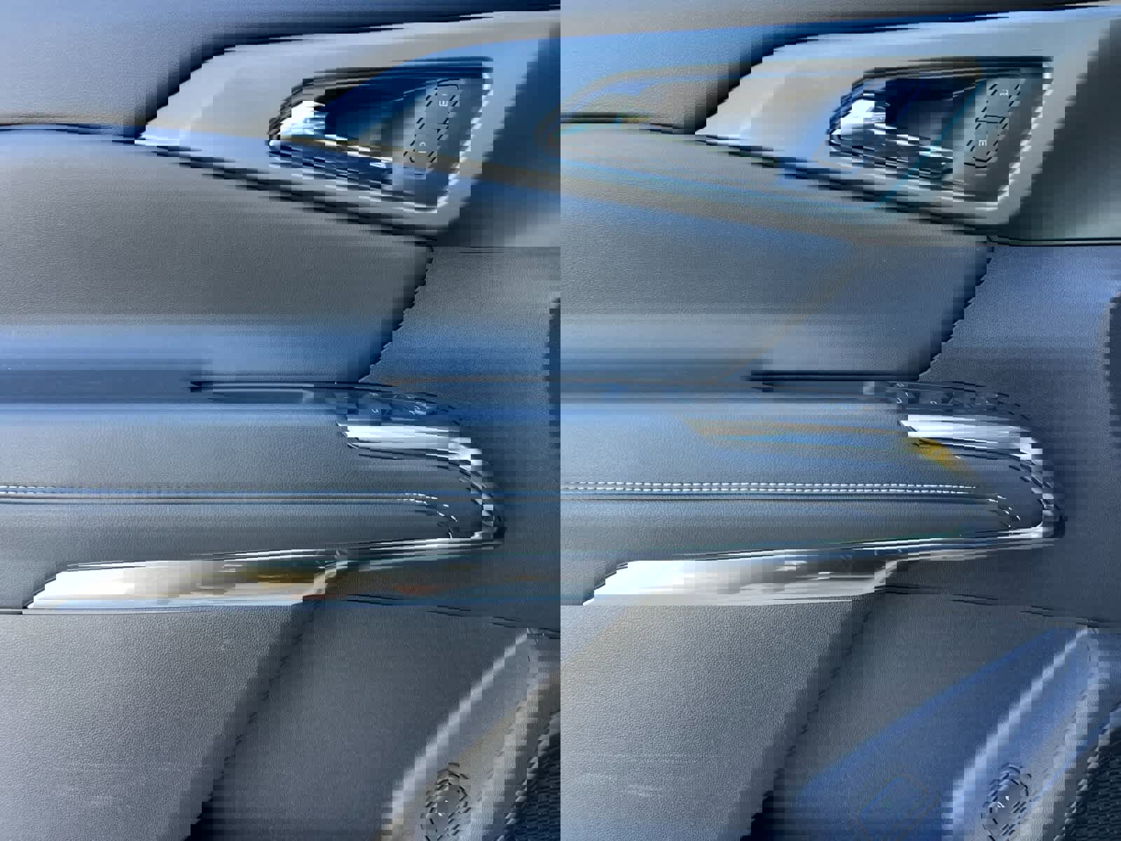 Certified 2025 Chevrolet Traverse LT image 12