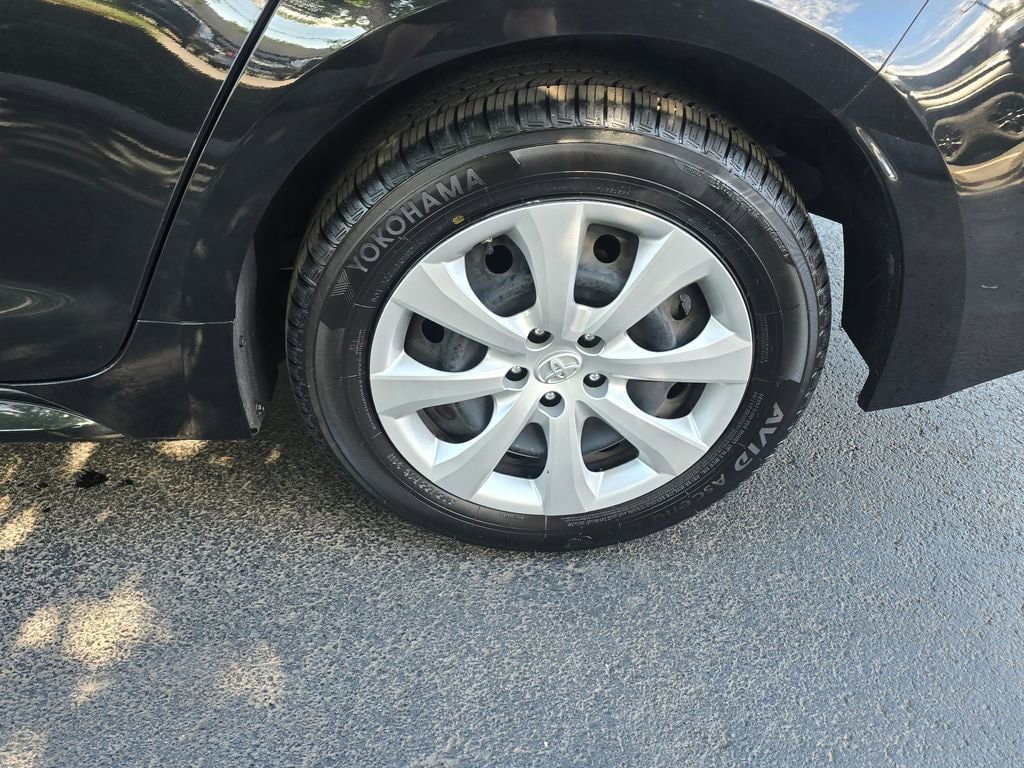 Certified 2022 Toyota Corolla LE FWD image 4