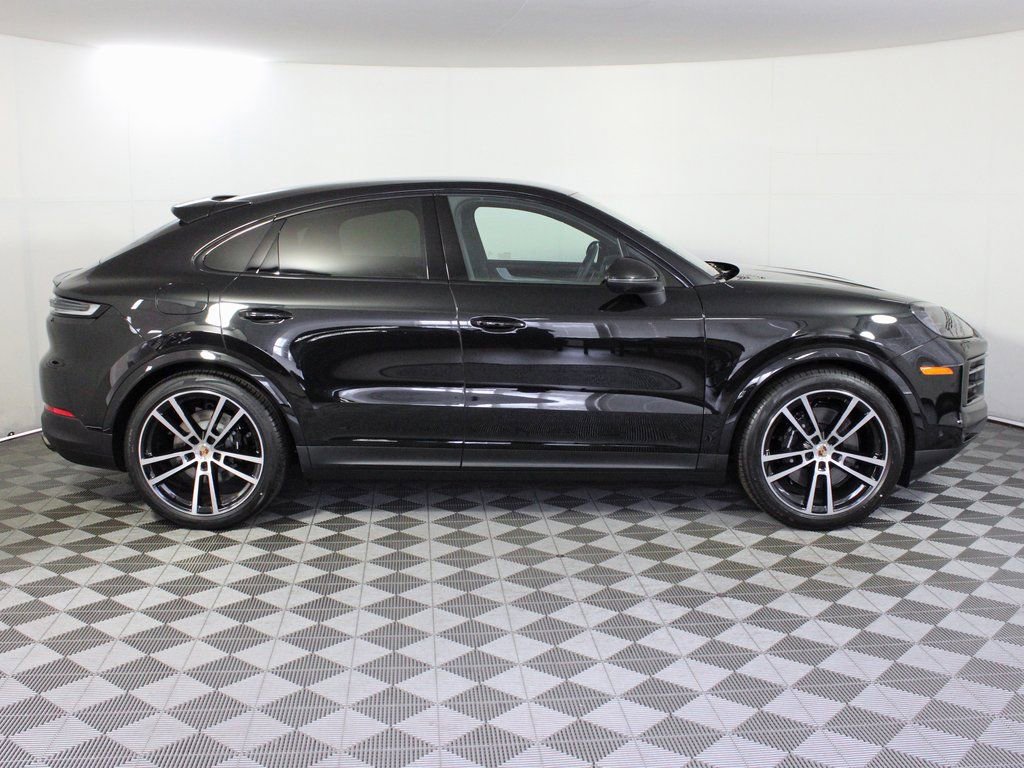 Certified 2025 Porsche Cayenne Coupe image 8