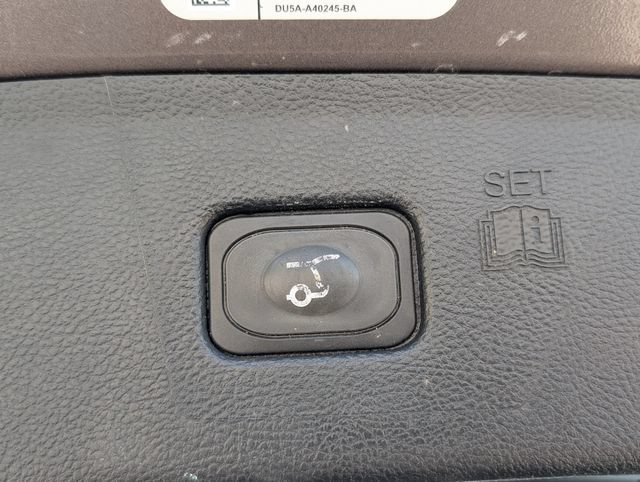 Used 2019 Ford Edge Titanium FWD image 26